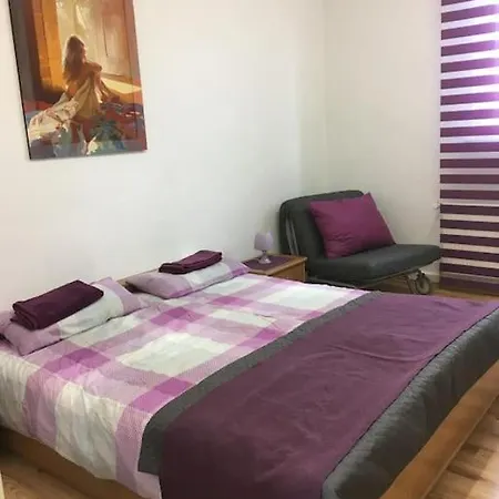 Wunderschoene Altbauwohnung * لونه