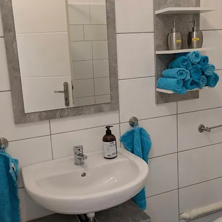 Wunderschoene Altbauwohnung * لونه